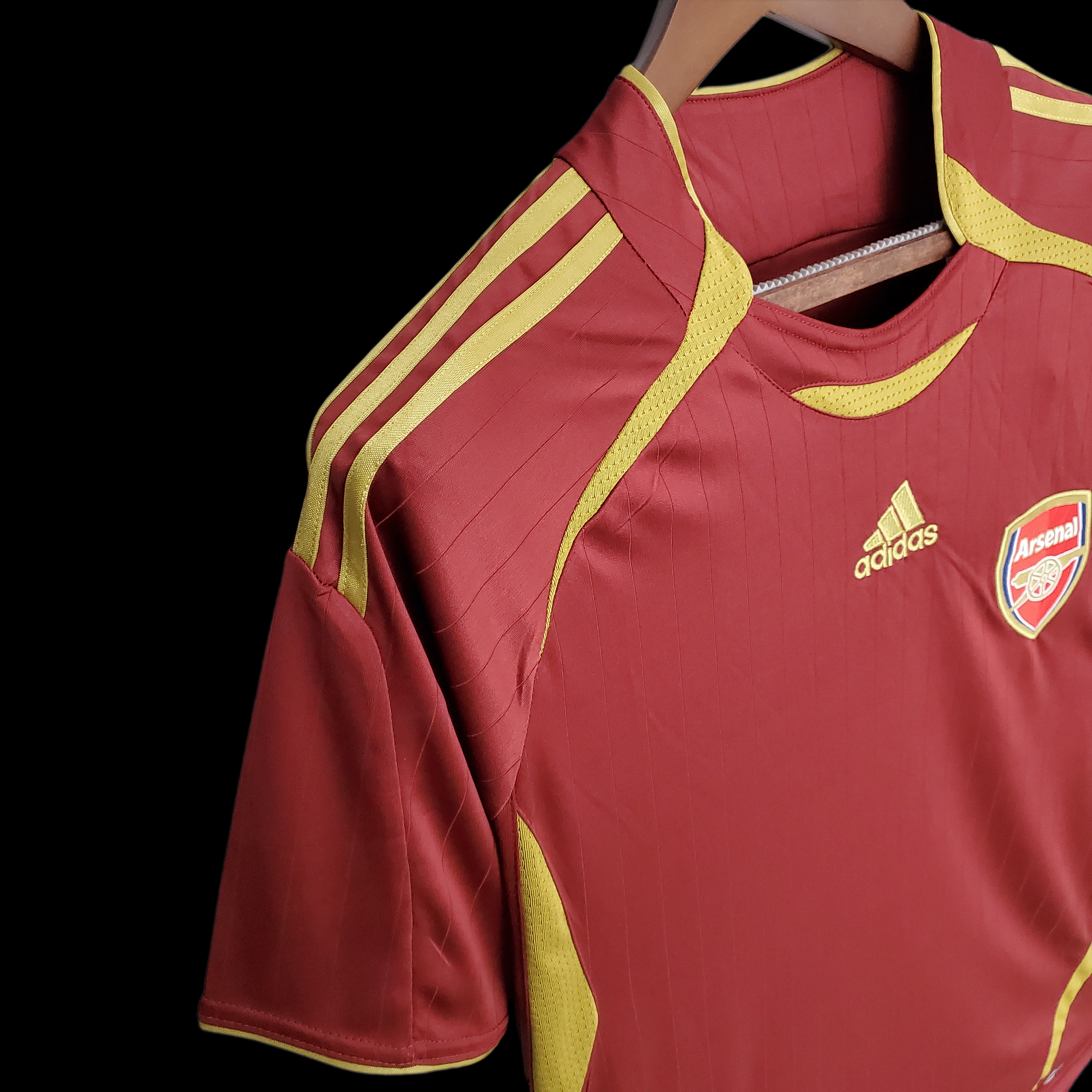 Collezione retrò di maglie dell'Arsenal 2021