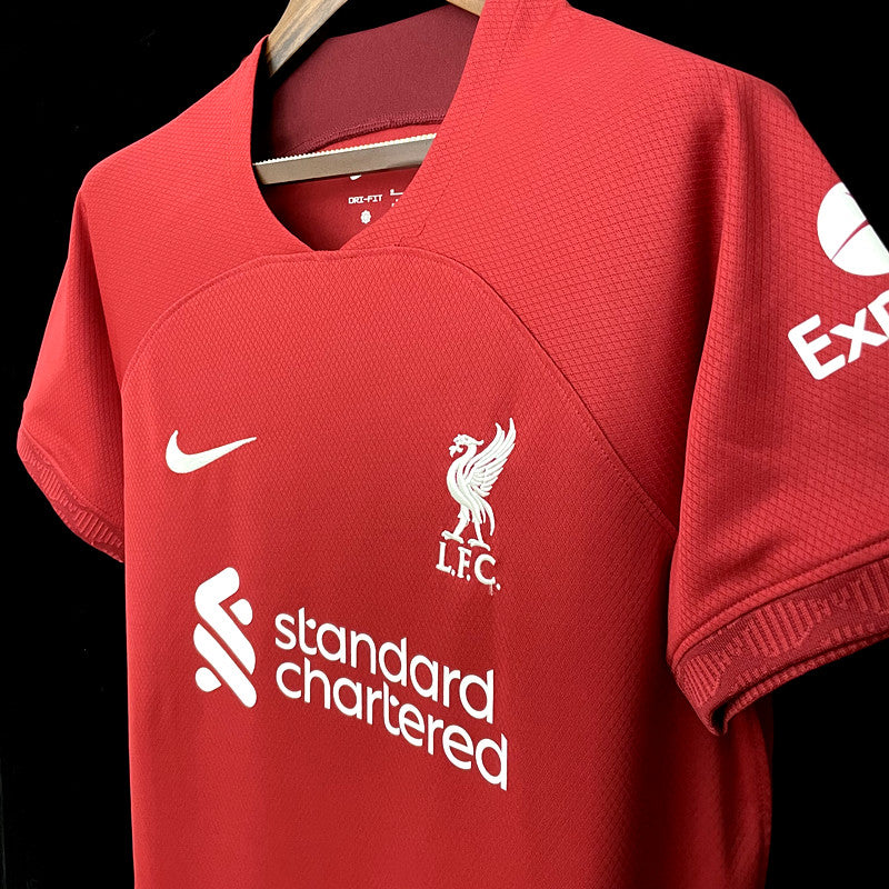 Camiseta local del Liverpool 2022/23