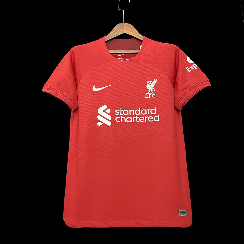 Camiseta local del Liverpool 2022/23