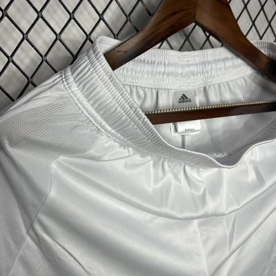 Pantaloncini casalinghi del Real Madrid 24/25