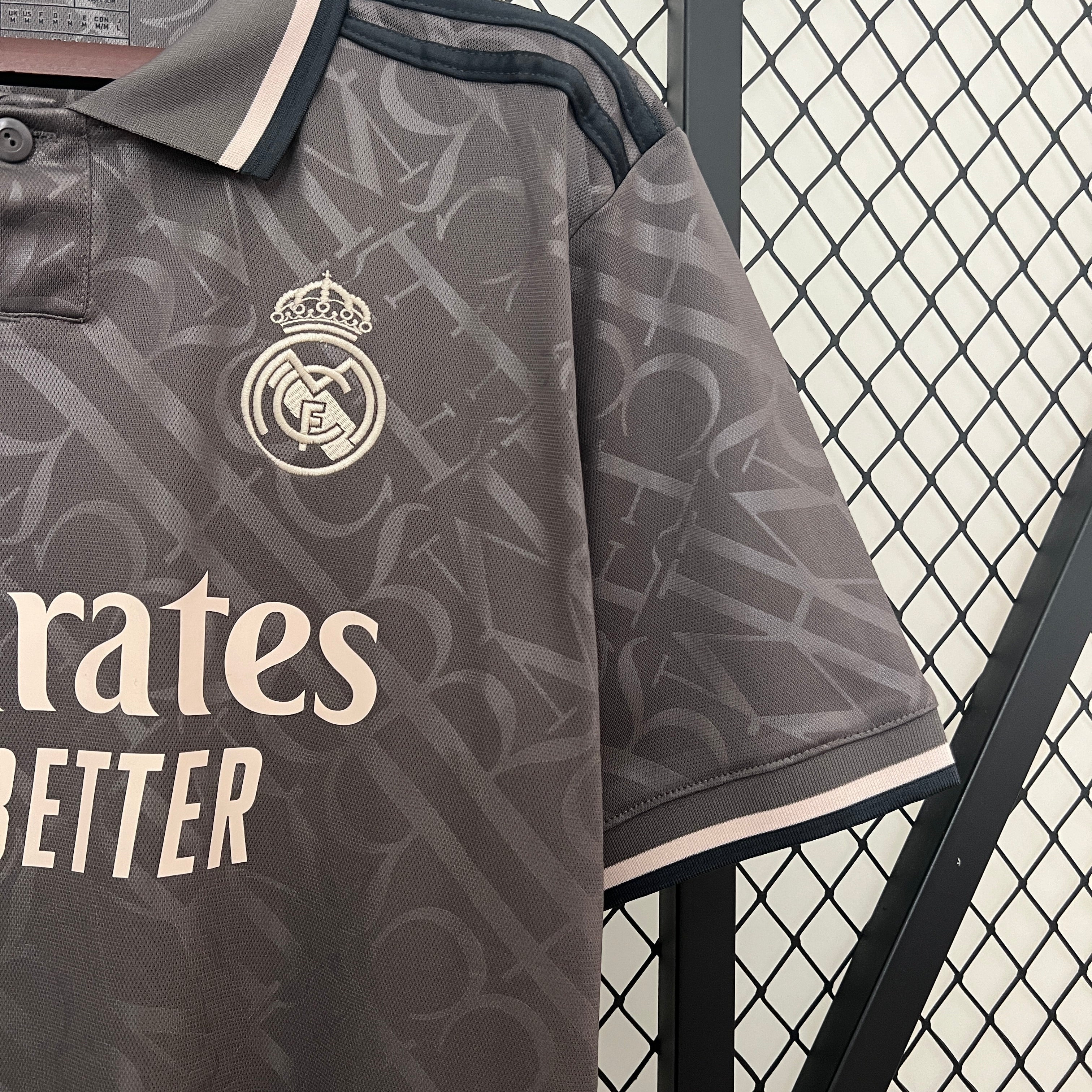 Terza maglia del Real Madrid 2024/2025