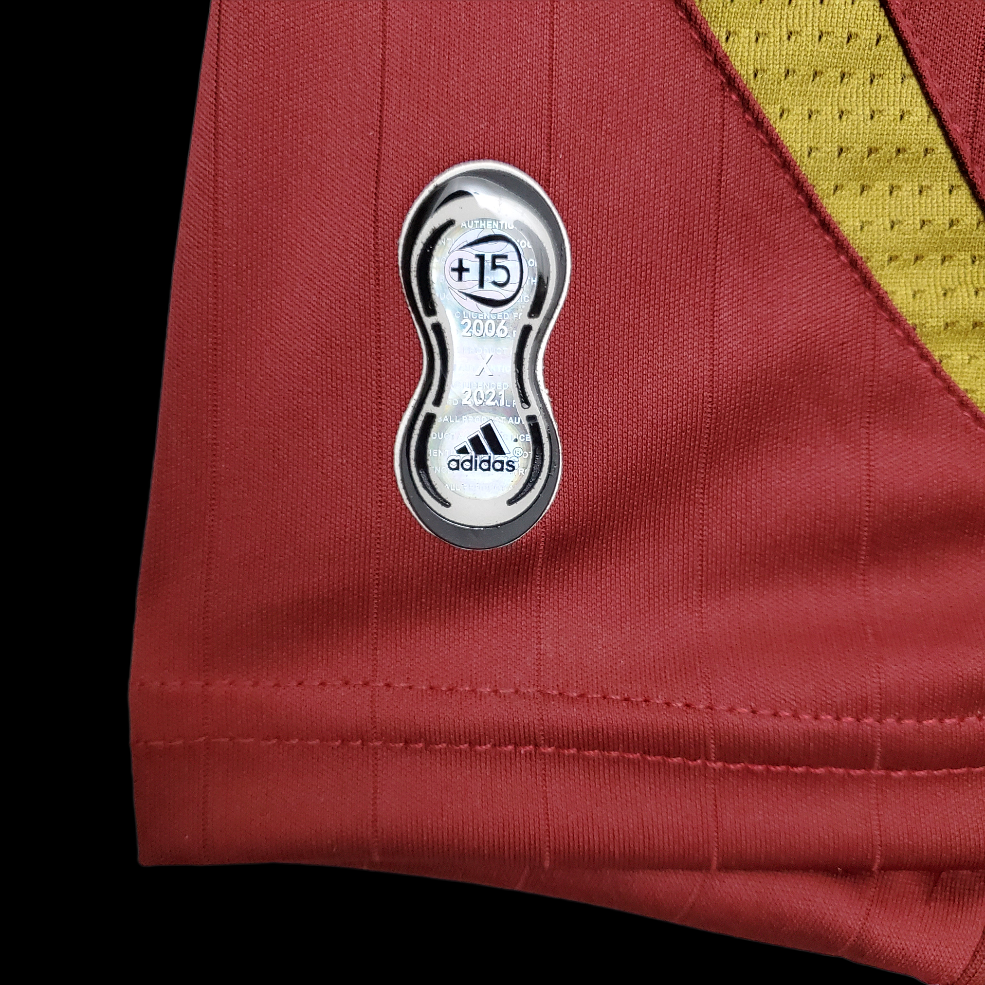 Collezione retrò di maglie dell'Arsenal 2021