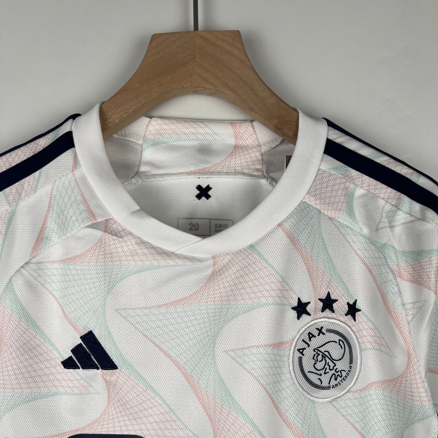 Kit Enfant Ajax 2023 2024