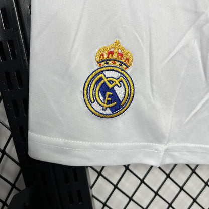 Pantaloncini casalinghi del Real Madrid 24/25